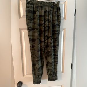 AQUA camo stretch joggers size small